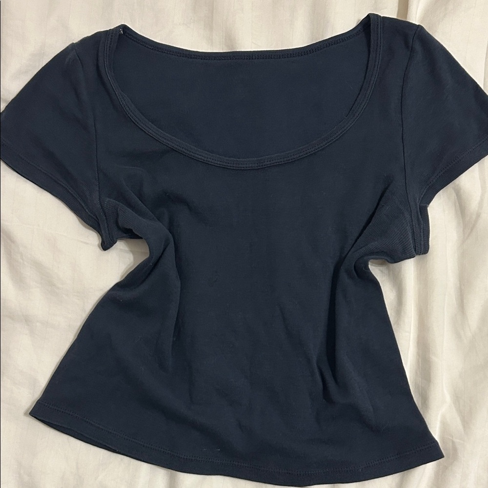 Brandy Melville cropped navy blue scoop neck tee